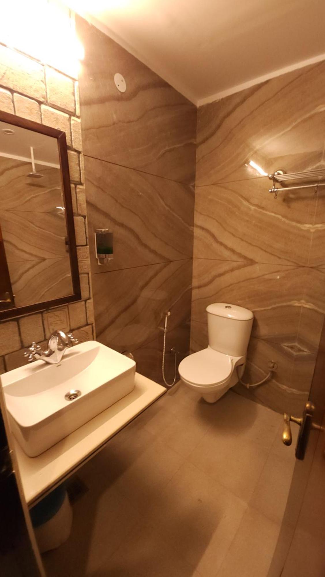 Hotel Vrs Inns Chandīgarh Exteriör bild